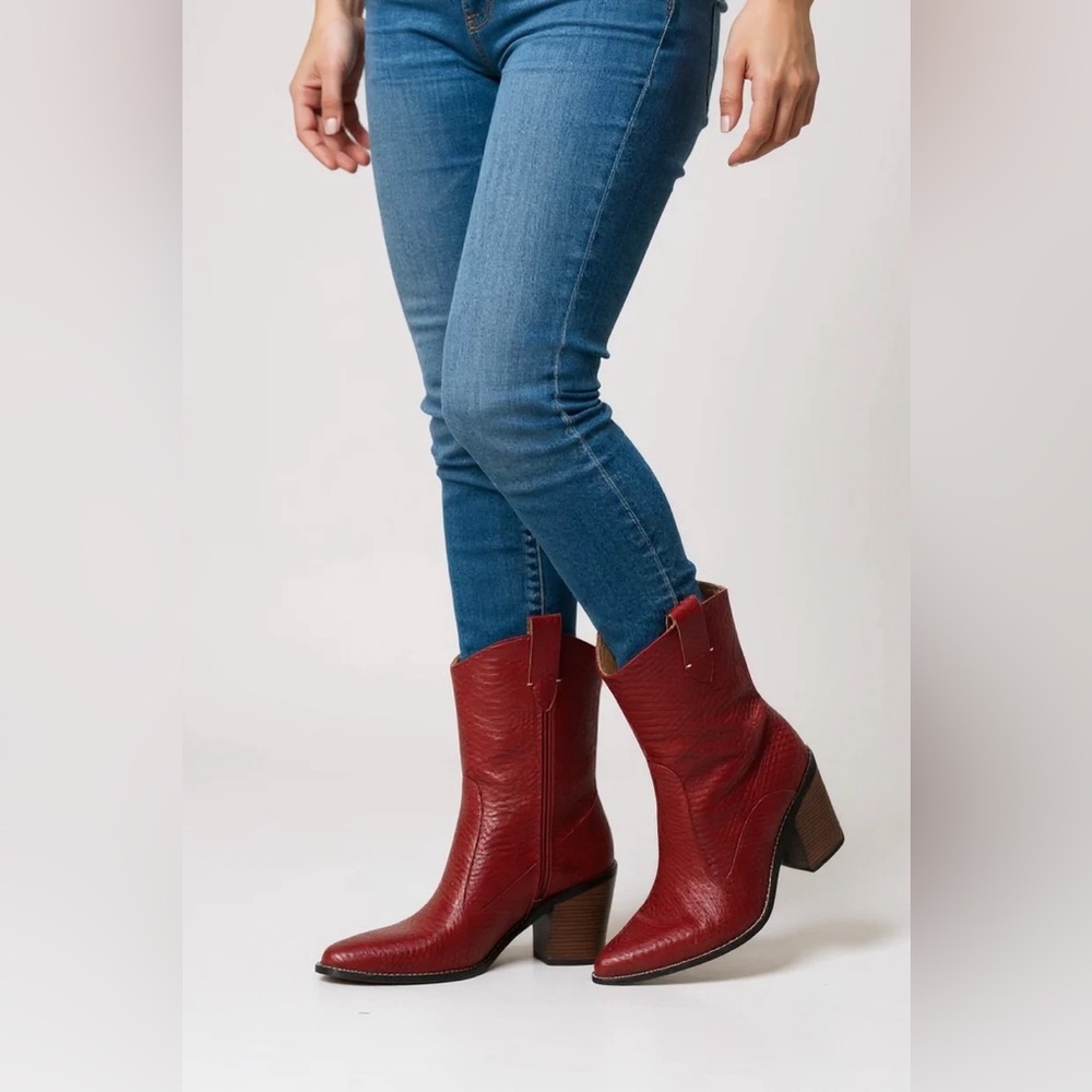 Rodeo Ruby Paneled Western Boots - Picture 11 of 13